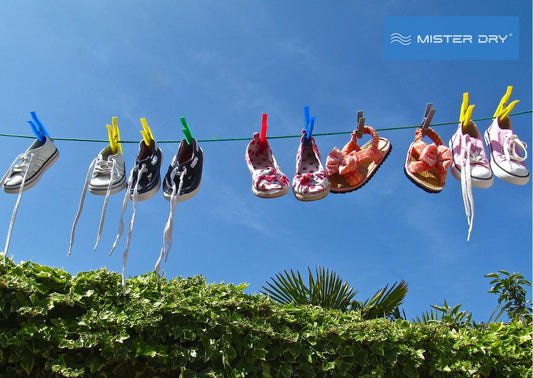 Wat is slechter: schoenen op de verwarming laten drogen of aan de lucht?